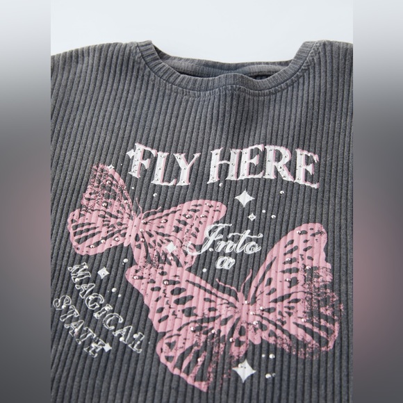 ✨SALE✨ ZARA ROCK RIB T-SHIRT
✨SALE✨ - Picture 3 of 5